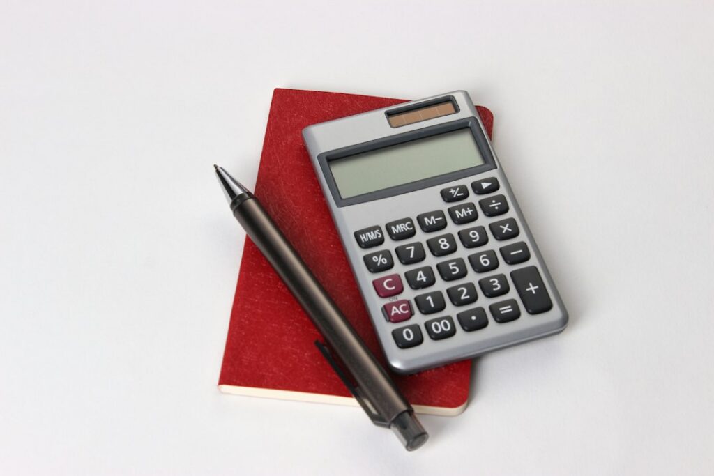 AI retirement calculator modeling savings assumptions and long-term financial scenarios